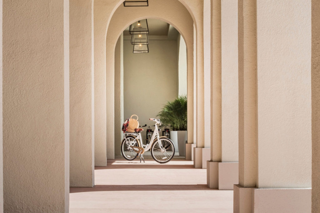 Bicycle in outdoor archway of THesis Hotel Miami